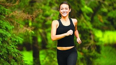 Exercices d'aérobie pour perdre du poids dans les zones abdominales et latérales