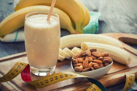 Viande avec banane et amande